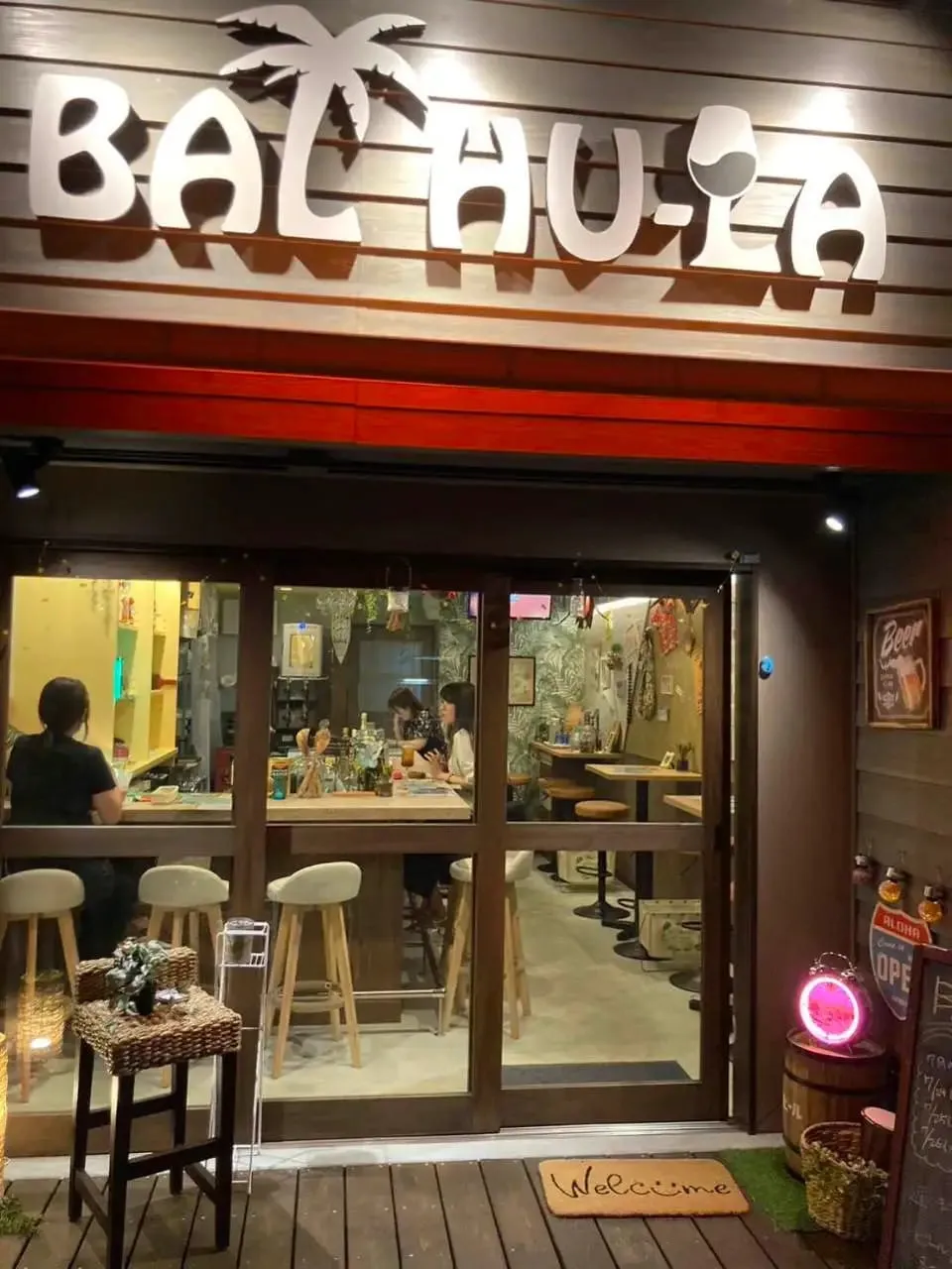 外から見た店内の様子です